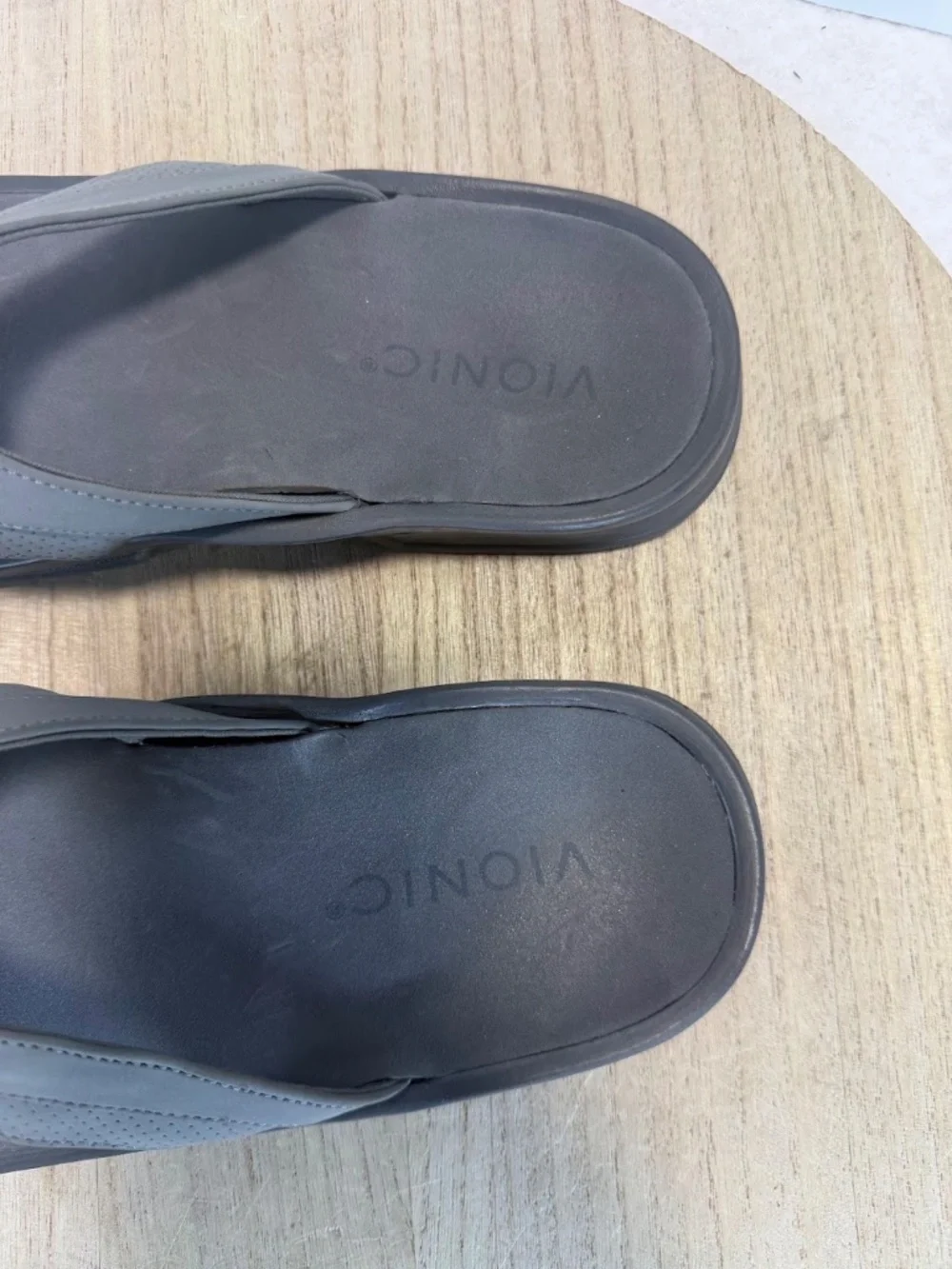 Vionic Ryder Mens 8 Gray Orthotic Arch Support Thong Flip Flop Sandals NWOT